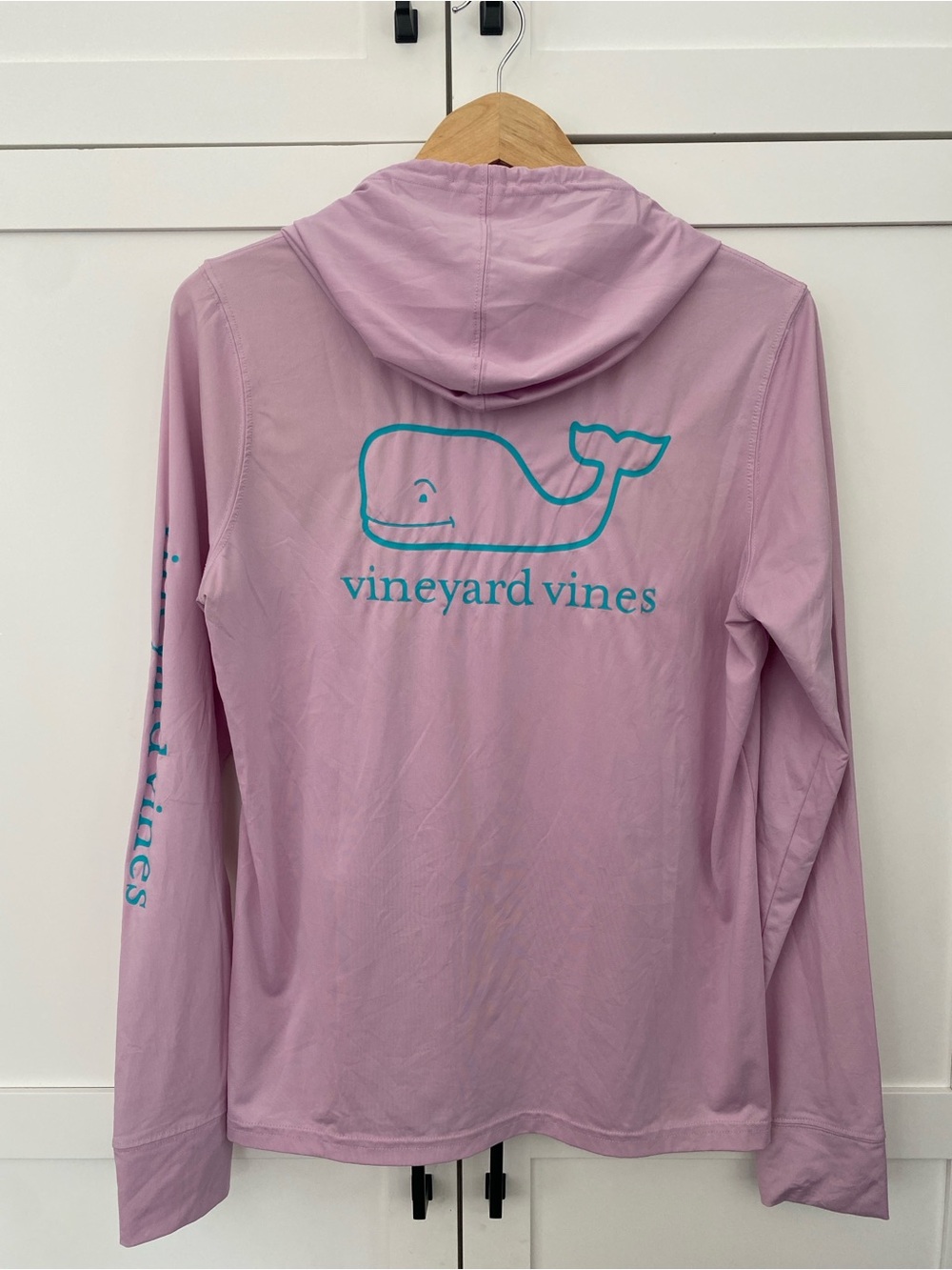 Vineyard Vines Pink Whale Logo Athletic Performance Hoodie Thumb Hole Sz Medium - Picture 2 of 8